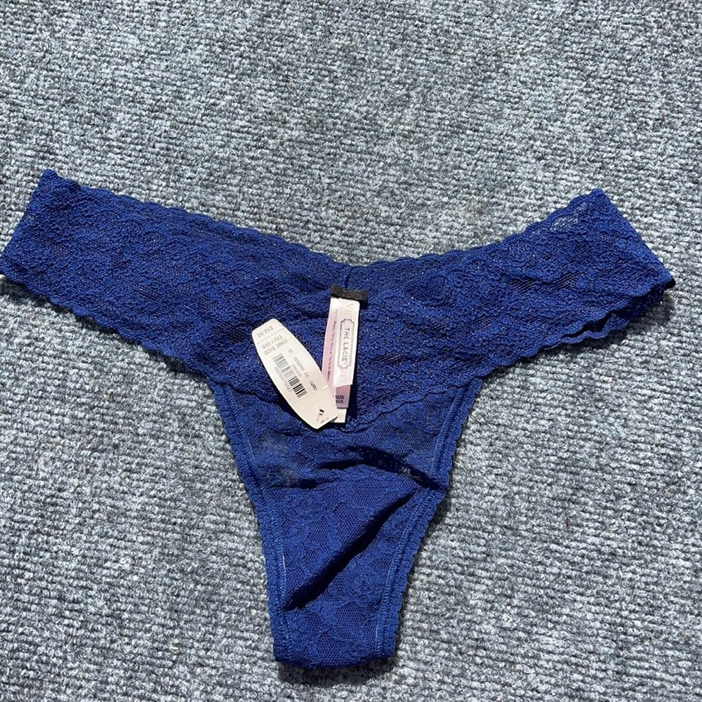 VS Victoria’s Secret Lace Thong Navy Blue OS